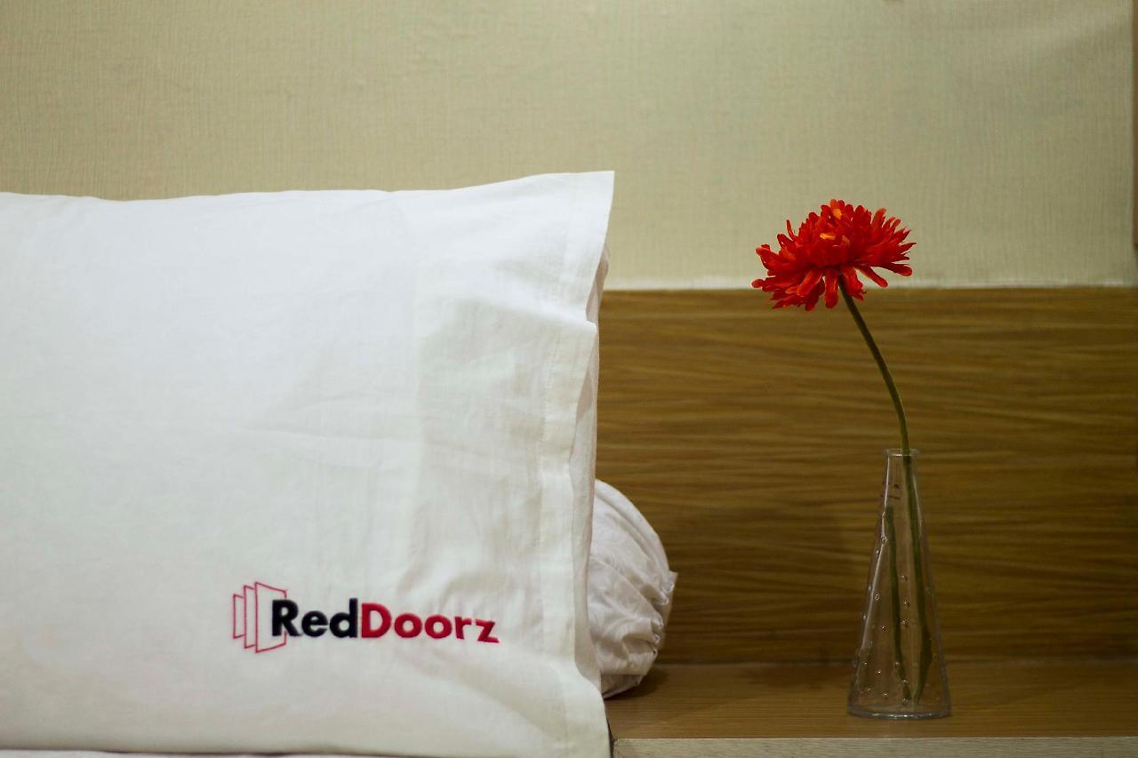 Reddoorz Near Naia Terminal 1 Hotel Paranaque City Bagian luar foto