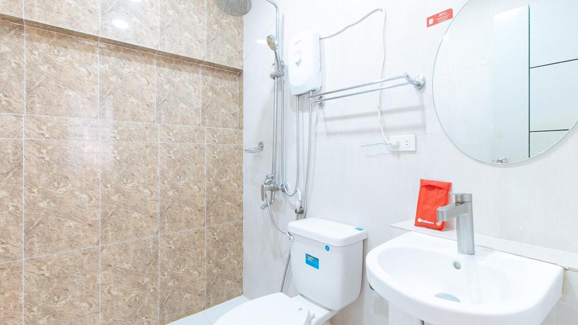 Reddoorz Near Naia Terminal 1 Hotel Paranaque City Bagian luar foto