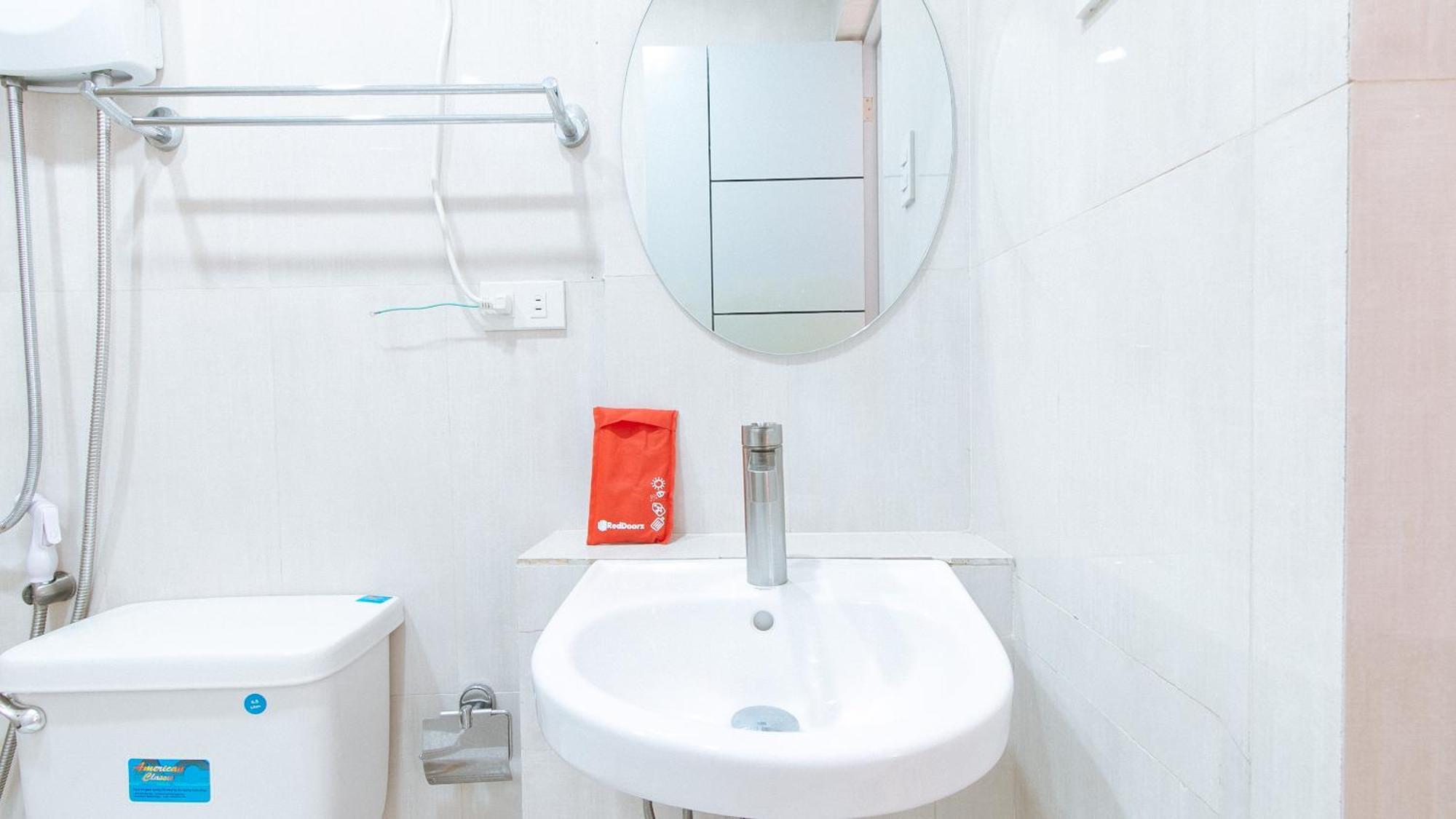 Reddoorz Near Naia Terminal 1 Hotel Paranaque City Bagian luar foto
