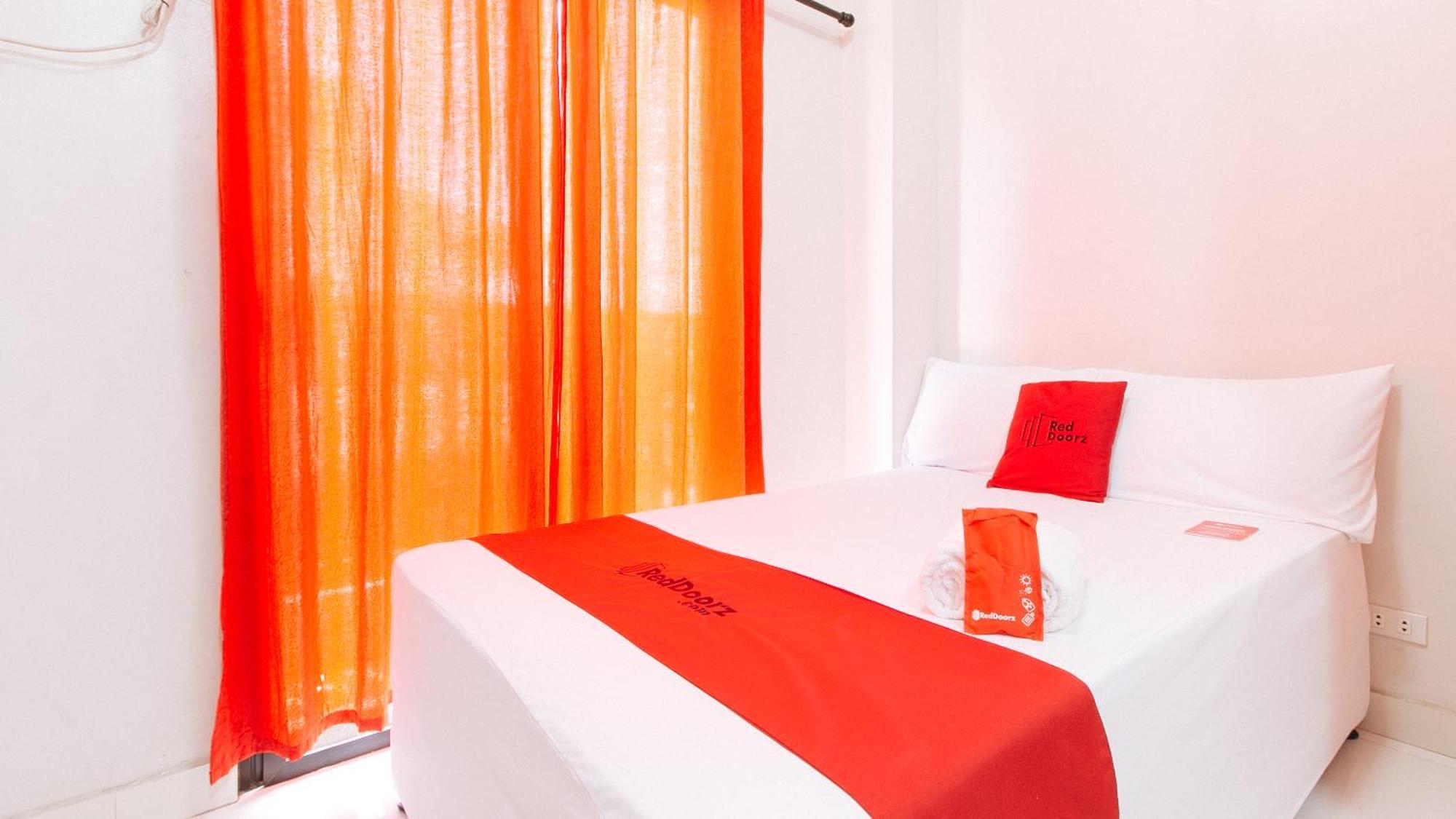Reddoorz Near Naia Terminal 1 Hotel Paranaque City Bagian luar foto