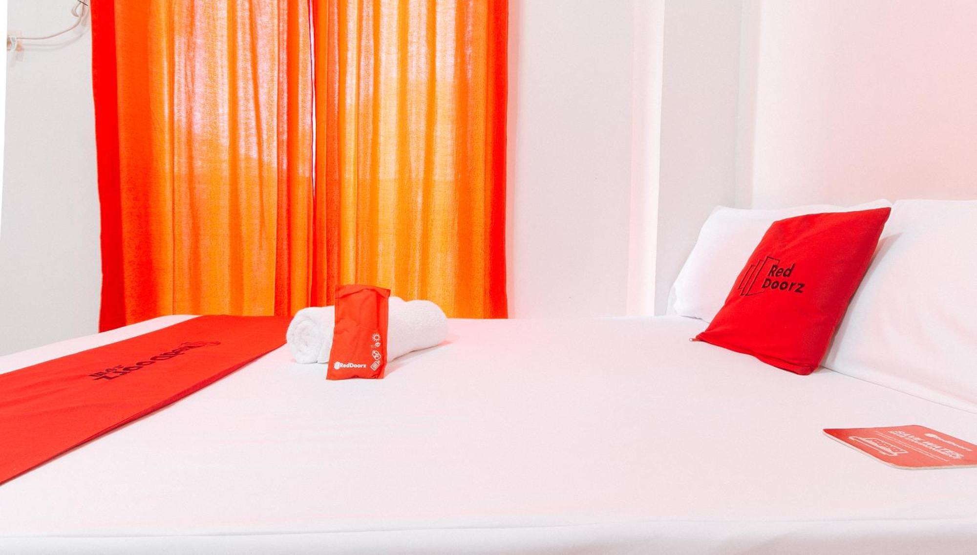 Reddoorz Near Naia Terminal 1 Hotel Paranaque City Bagian luar foto